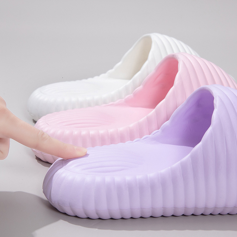 Men's straight drag 2025 new style, couple's soft thick bottom, summer outdoor air cushion, anti slip designer sandals