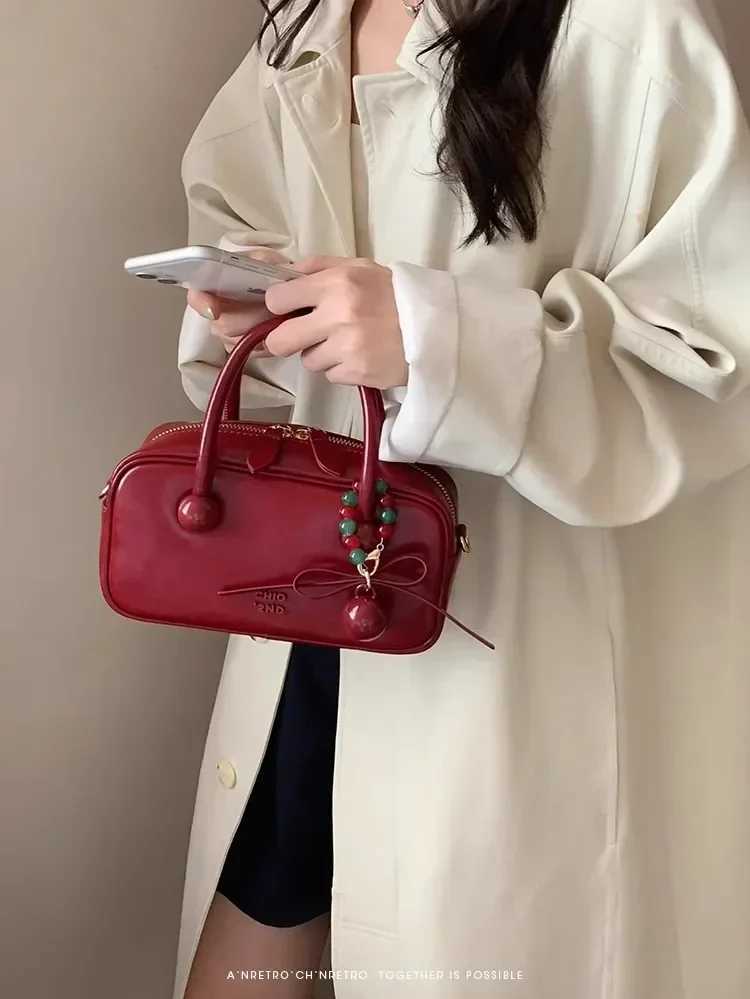 Vintage Red Shoulder Bag with Pillow Shape for Women Party Crossbody Bag Small Handbag for Women with Handle Z250303