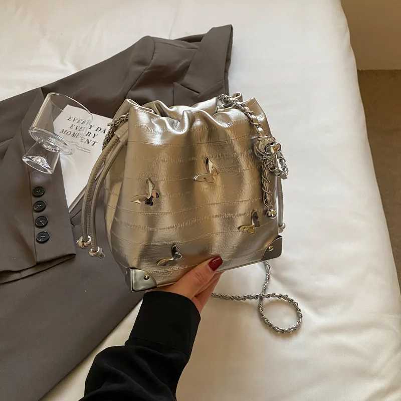 Luxury Women Brand PU Leather Pleated Crossbody Bag Retro Chain Metal Butterfly Bucket Messenger Bag Y250303