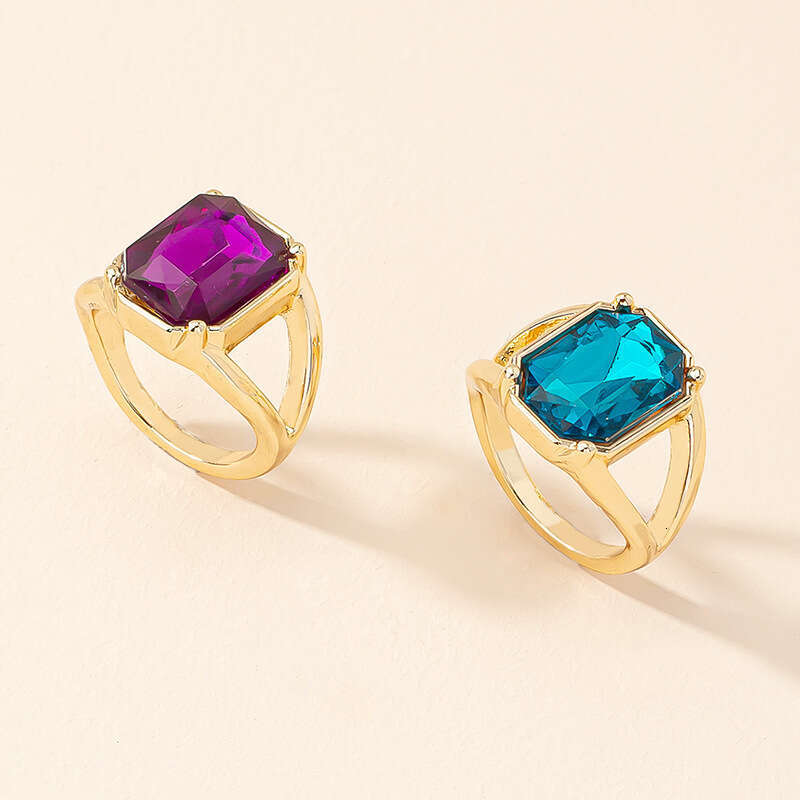 designer jewelry Personalized gold zinc alloy ring, men's and women's jewelry, simple square fashion accessory