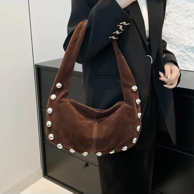 Vintage silver rivet suede shoulder bag winter suede handbag Versatile Creative Personality Underarm bag 250228