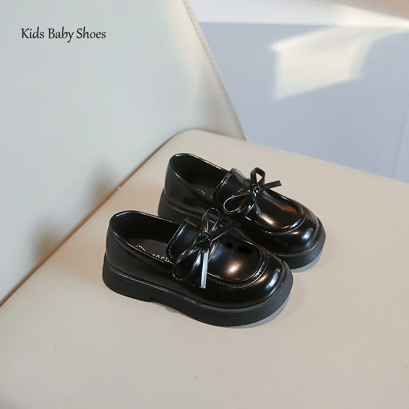 Girls Black Small PU Leather Shoes Beige SpringAutumn Style Soft Bottom Princess Bow Cushion Slide Up Apartment Size 2335 250303