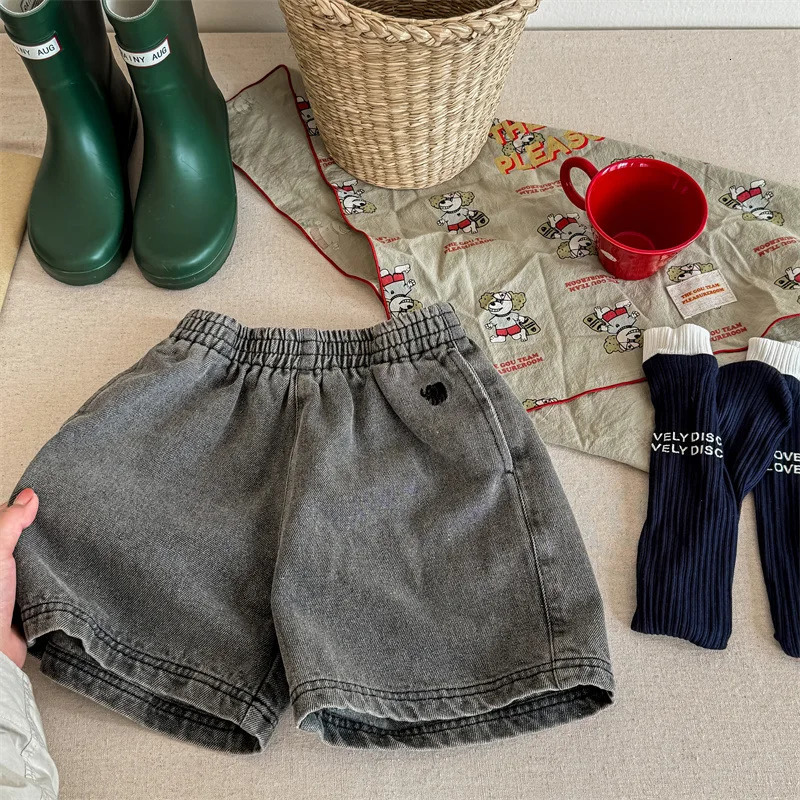 Summer Kids Boys and Girls Denim Shorts BlueBlack Grey Elastic Waist Wide Leg Short Jeans Fashion Children Trousers A5281 250303