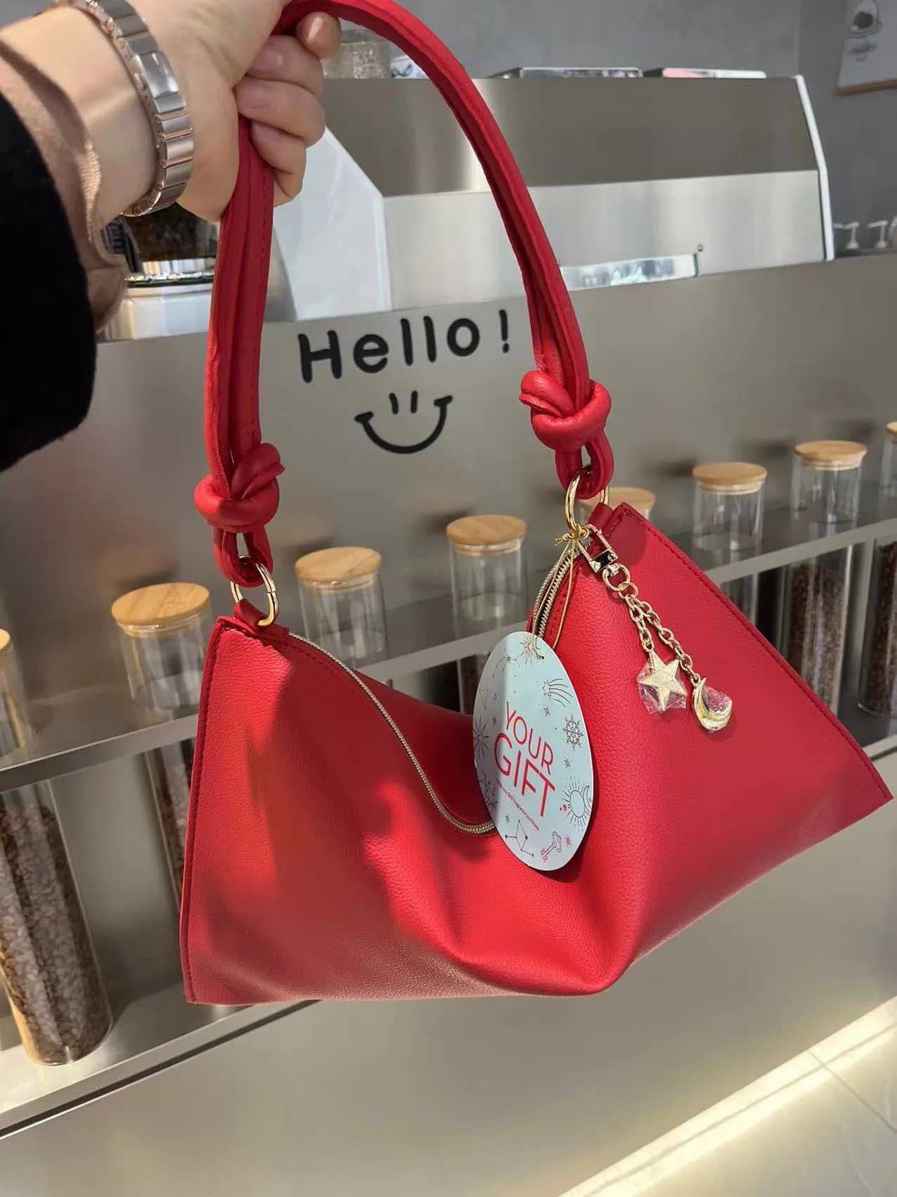 Red PU Envelope Package 2024 New Ladies Elegant Simple Zipper Shoulder Bag Large Capacity Fashionable High Street Handbag Z250303
