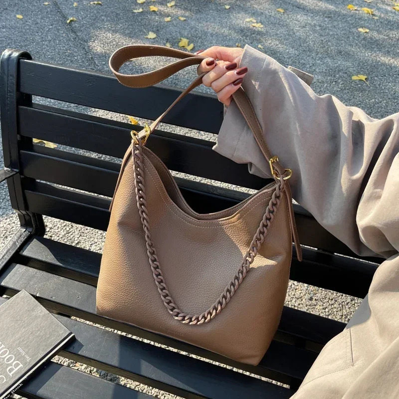 Large Capacity Bag for Women Niche Simple Chain Shoulder Crossbody Bag for Work Commuting Tote Bag Carrying Bag 250228