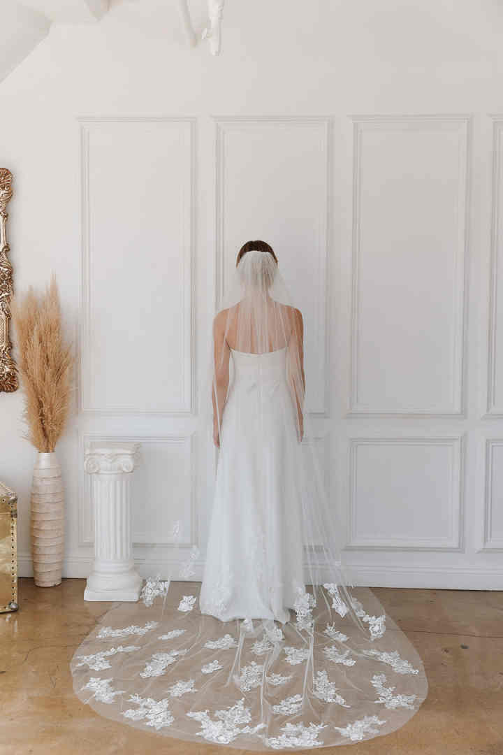 Luxury 3Meters White Ivory Wedding Veils with Appliques Long Lace Edge Bridal Head Veil with Comb For Marriage Bride Women's Accessories Customiz