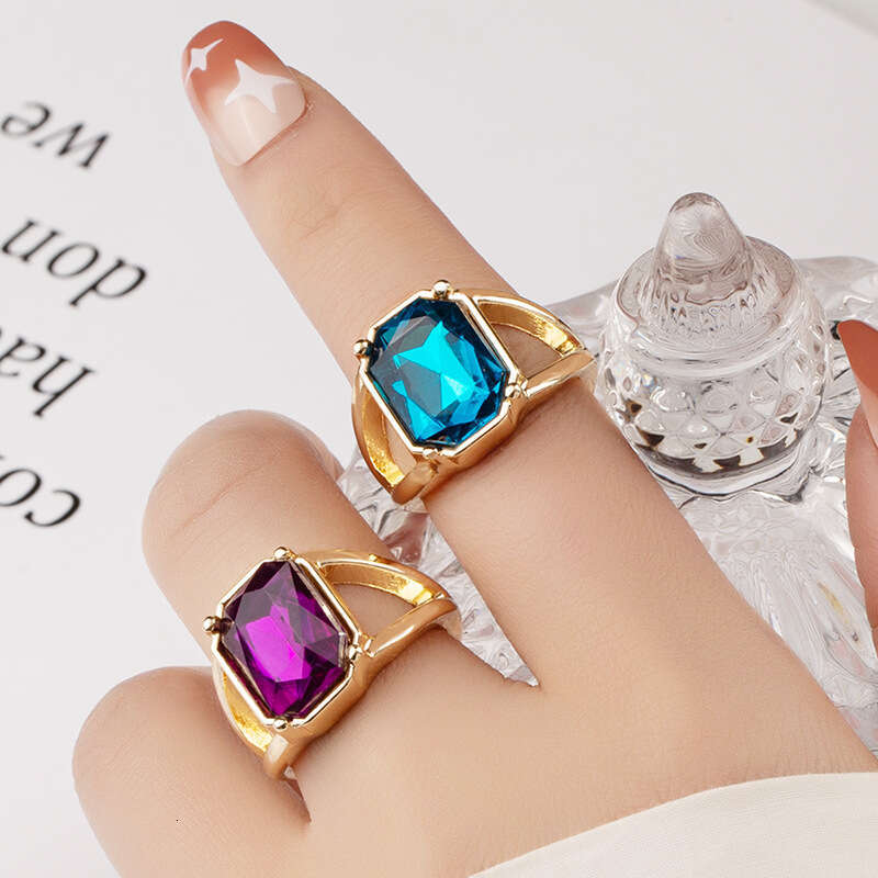 designer jewelry Personalized gold zinc alloy ring, men's and women's jewelry, simple square fashion accessory