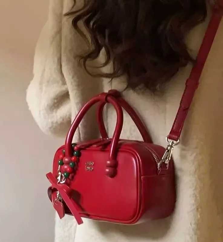 Vintage Red Shoulder Bag with Pillow Shape for Women Party Crossbody Bag Small Handbag for Women with Handle Z250303