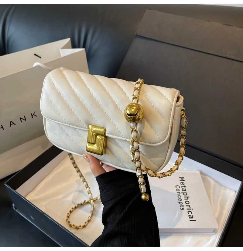 High quality exquisite lock buckle cross body bag 2024 new womens wine red texture chain bottom bag fashionable handbag Z250303