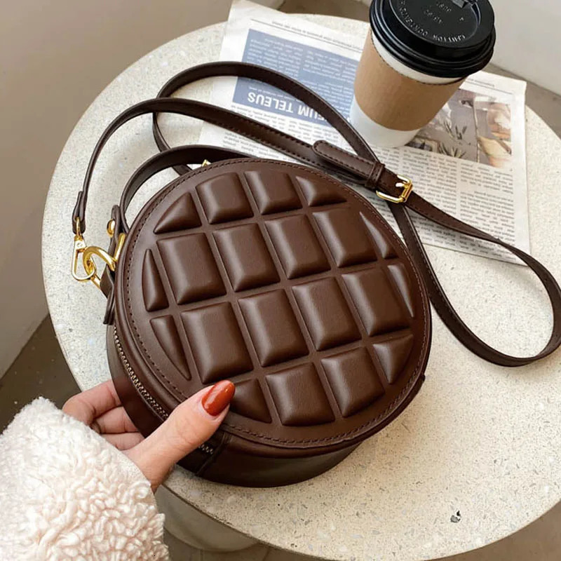Solid color horizontal womens bag round handbag fashionable handbag mini leather shoulder bag womens bag 250303
