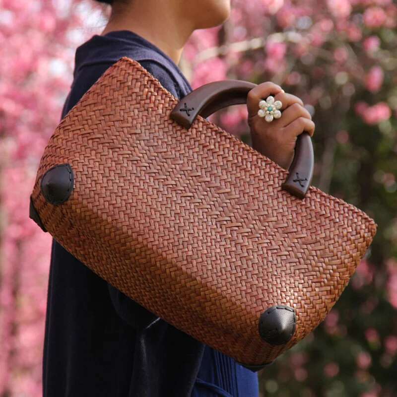 New Bucket Woven Women's Rattan Straw Bag Leisure Holiday Wooden Handle Handbag
