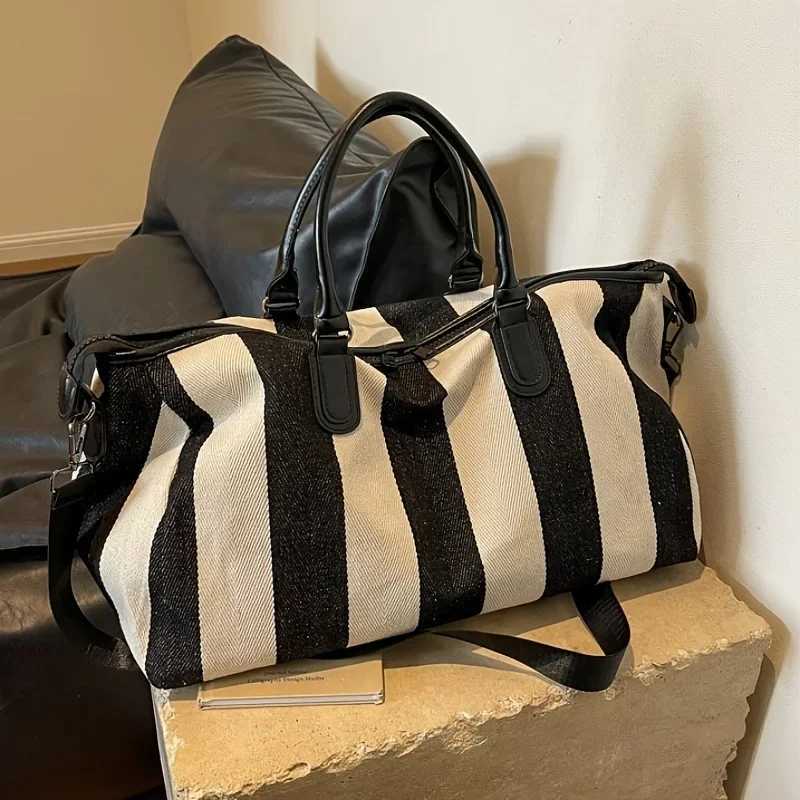 1pcs Stylish Striped Large Capacity Travel Bag Vintage Inspired Oxford Shoulder Bag and Crossbody Bag for Women Zipper Closure Y250304