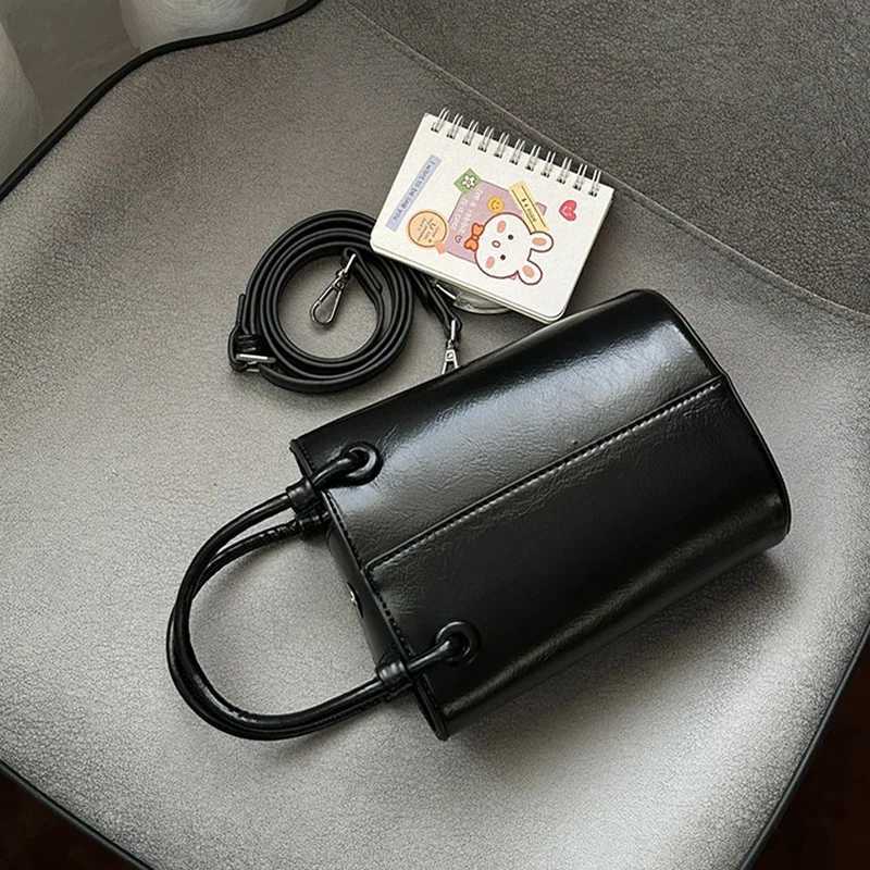 2024 New Chic Bucket Bags For Women Red Versatile One Shoulder Crossbody Bag Autumn Winter Commuting Shopping Handbags Z250303
