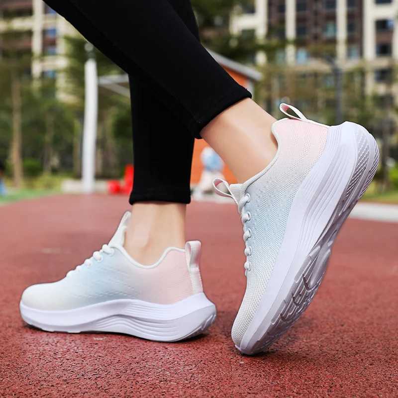 Casual Womens Thick Soled Running Mesh Light Lace Up Training Breathable Anti Slip Soft Sole Vulcanized Shoes Designer ShoesC250304