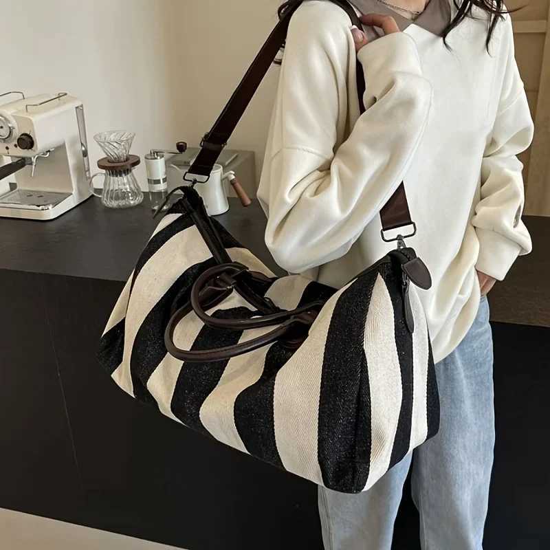 1pcs Stylish Striped Large Capacity Travel Bag Vintage Inspired Oxford Shoulder Bag and Crossbody Bag for Women Zipper Closure Y250304