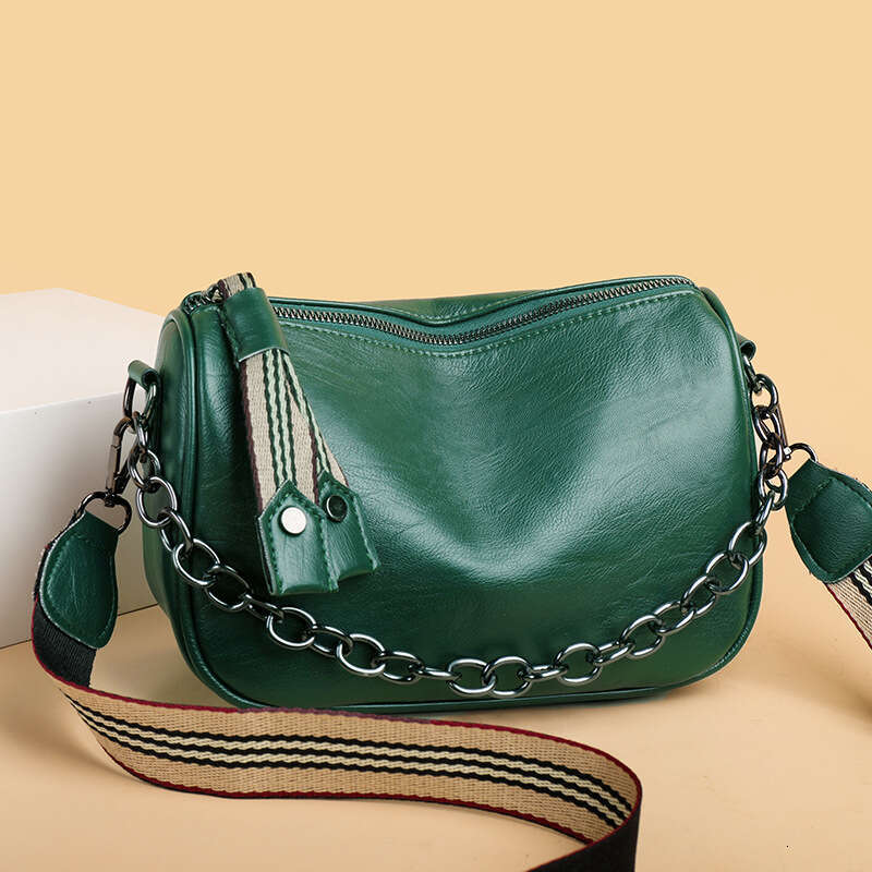 New Crossbody Bag With Simple Texture, Soft Leather Chain, Large Capacity, Versatile Shoulder Bag, Stylish Handbag