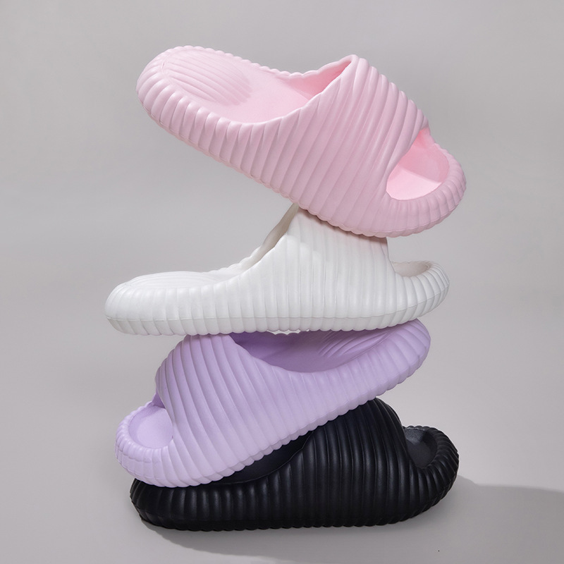 Men's straight drag 2025 new style, couple's soft thick bottom, summer outdoor air cushion, anti slip designer sandals