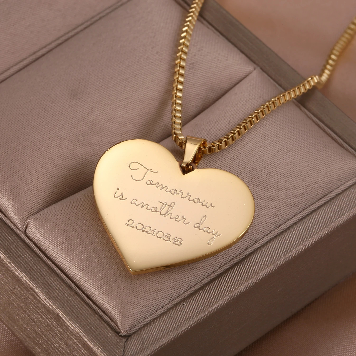 Actual Baby FootPrint Mom Necklace personalized Engraved born Handprint Name Chain Stainless Steel Heart Jewelry Gift For Her 250304