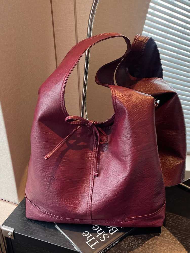 High-Grade Sense Red Shoulder Bags Women Solid Color Large Capacity Soft Leather Handbags Lady Fashion Underarm Bag Z250303