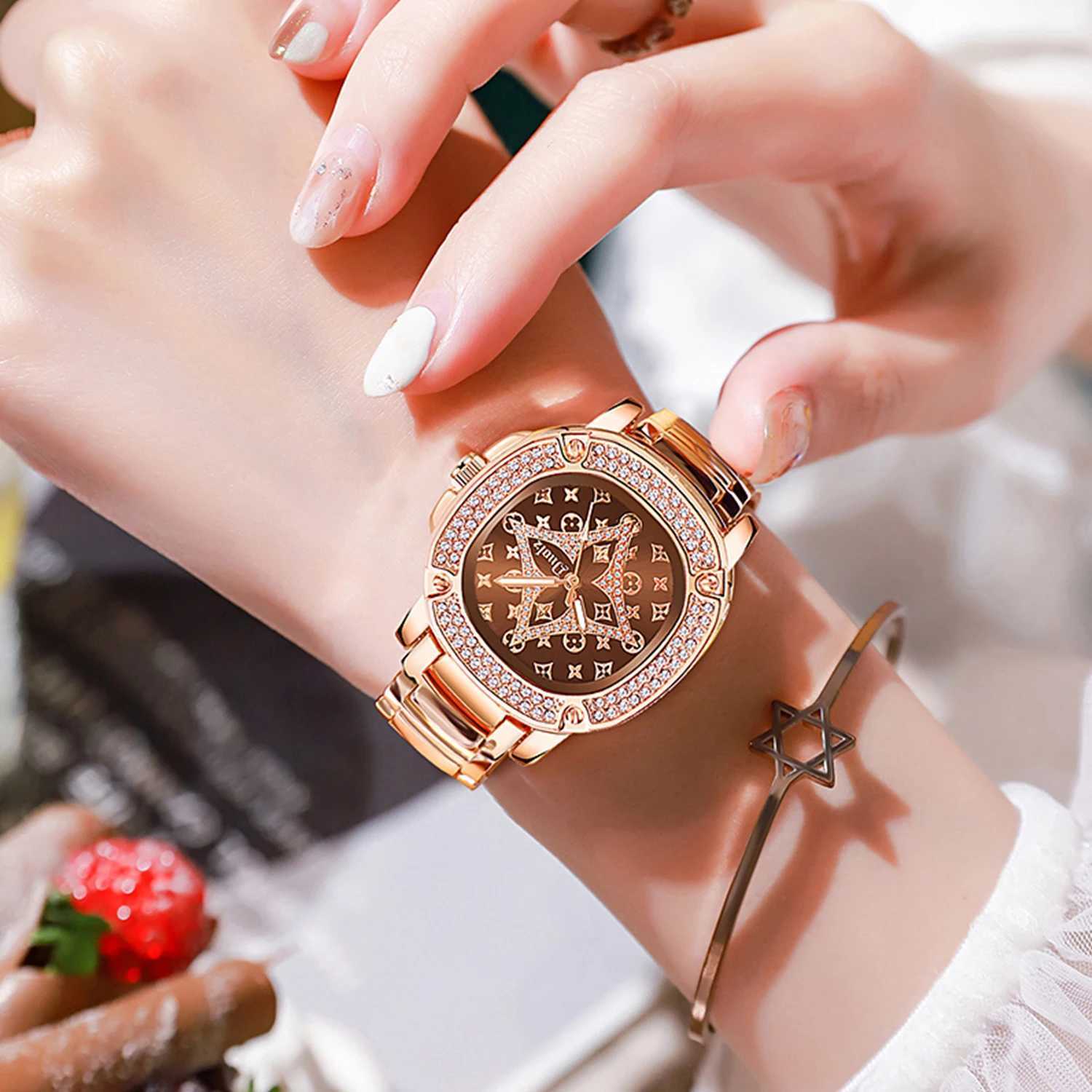 Elegant and fashionable ladies rose gold inlaid with diamond dial exquisite ladies quartz waterproof dialXJ250304