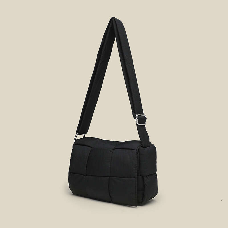 Diagonal Cross Women's New Popular Single Shoulder Niche Woven Bag, High-End Three Grid Space Cotton Bag