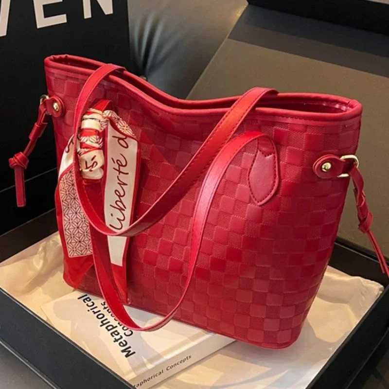 PU 2024 New Womens Bag Fashion Trend Shoulder Bag Leisure Commuter Handbag Minimalist Versatile Design Red Large Capacity Z250303