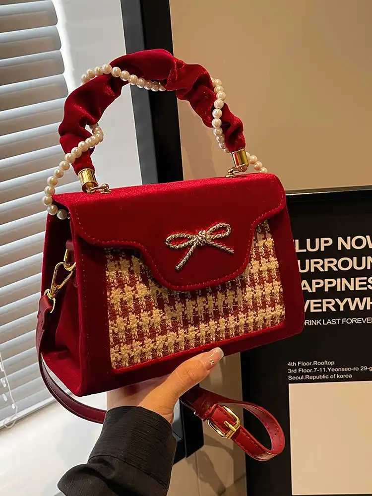 High-grade Red Womens Handbags New Bow Chic Pearl Chain Temperament One Shoulder Crossbody Bags Elegant Bride Small Square Bags Z250303