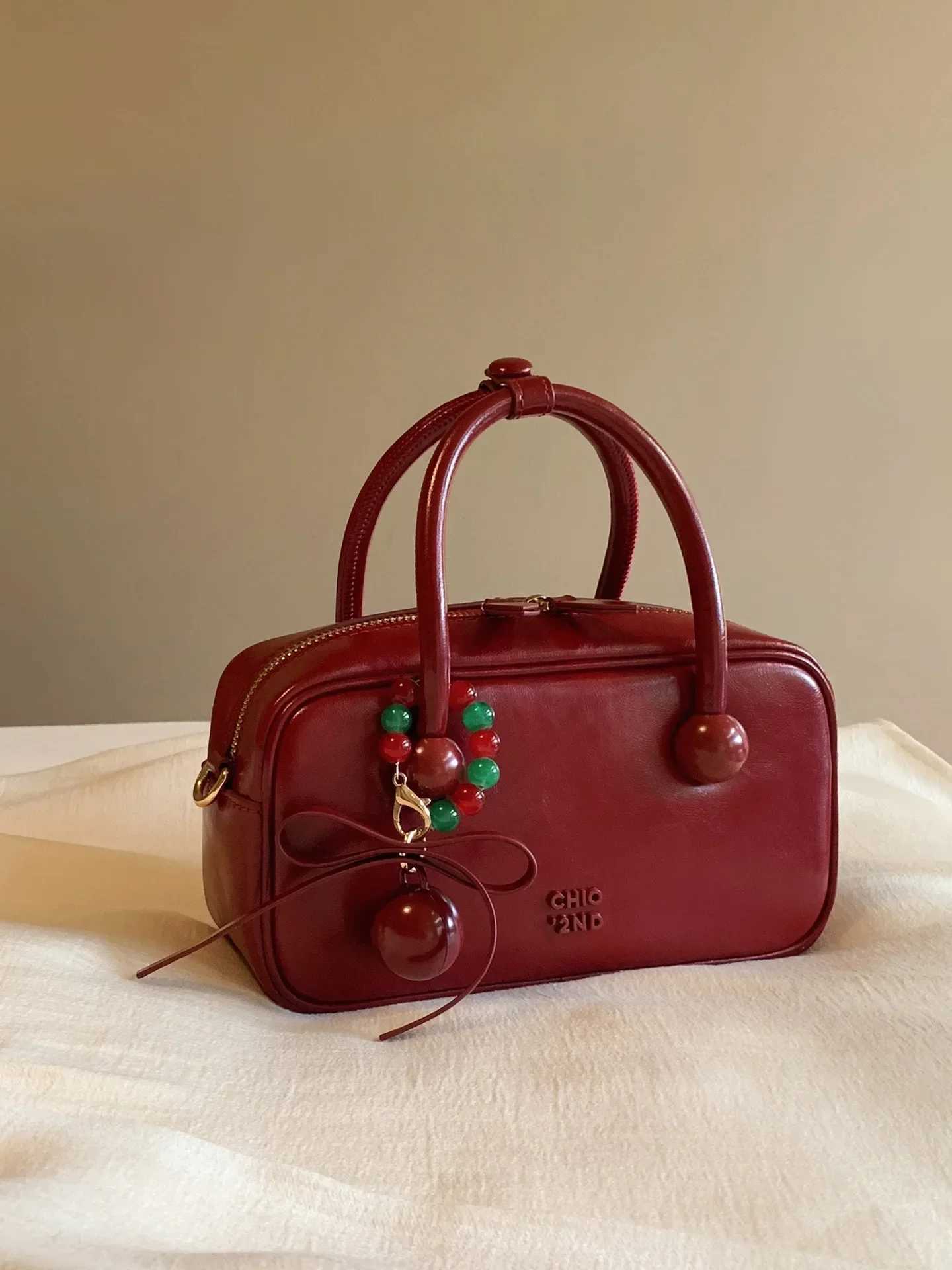 Vintage Red Shoulder Bag with Pillow Shape for Women Party Crossbody Bag Small Handbag for Women with Handle Z250303