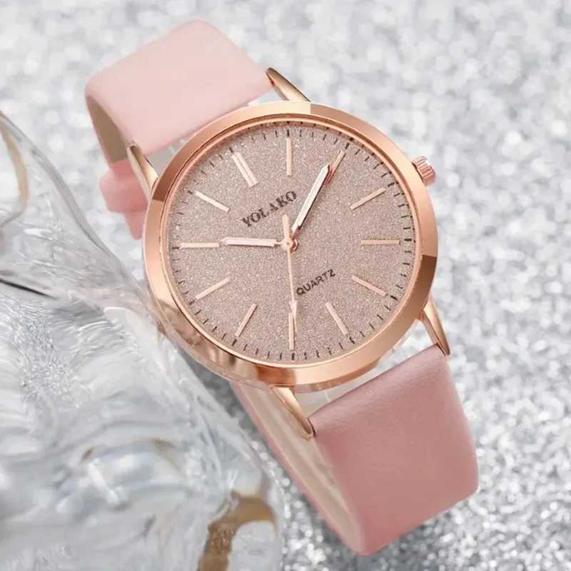 New Simple Womens Luxury Design Leather Womens Quartz Watch Womens Small Round Dial ClockXJ250304