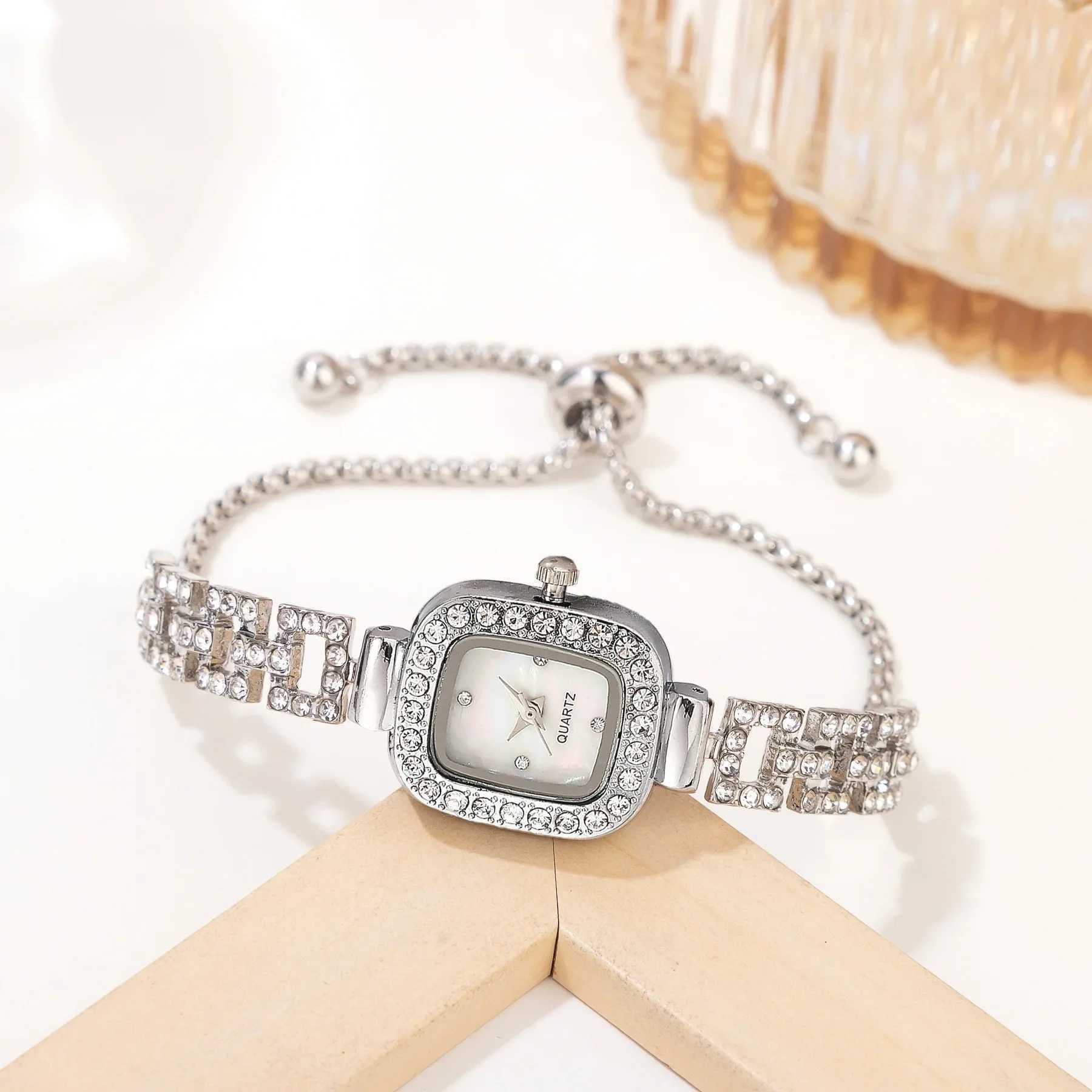 Luxury Bracelet Womens Diamond Crystal Elegant Quartz WatchXJ250304