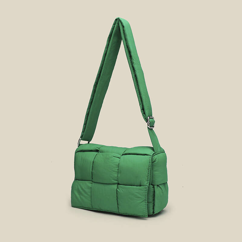 Diagonal Cross Women's New Popular Single Shoulder Niche Woven Bag, High-End Three Grid Space Cotton Bag
