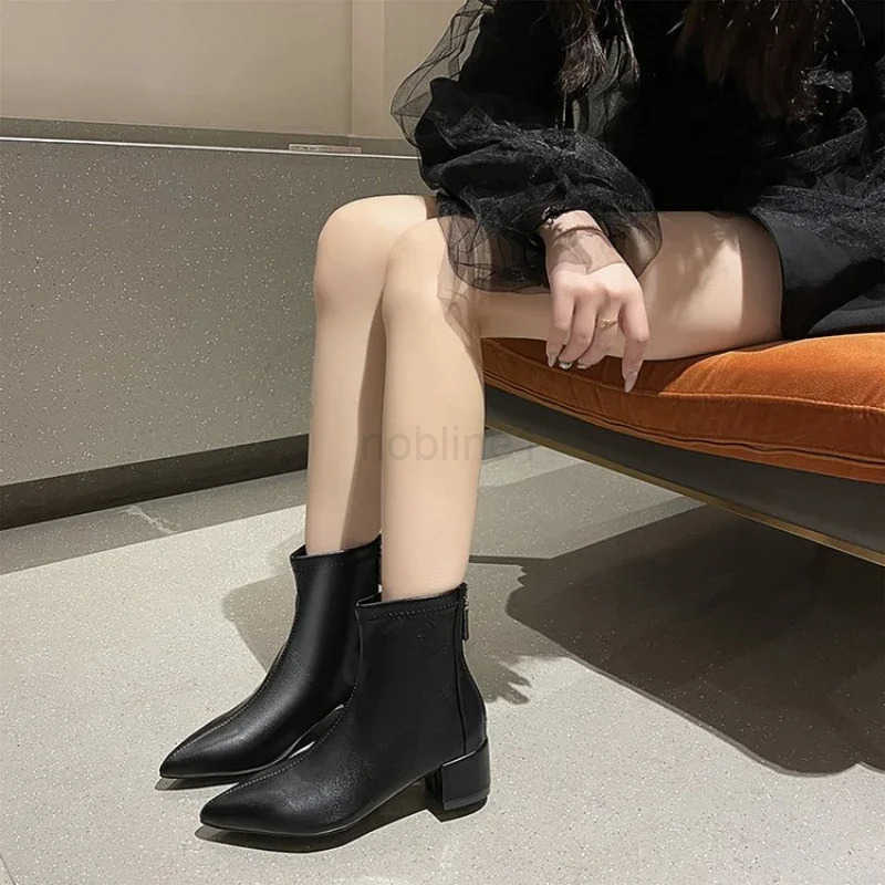 2024 New Korean Solid Pointed Short Boots with Thick H and Back Zipper for Tall and Slim Mid Heel Short Boots for Wen Z250304