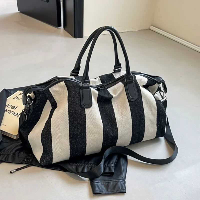 1pcs Stylish Striped Large Capacity Travel Bag Vintage Inspired Oxford Shoulder Bag and Crossbody Bag for Women Zipper Closure Y250304