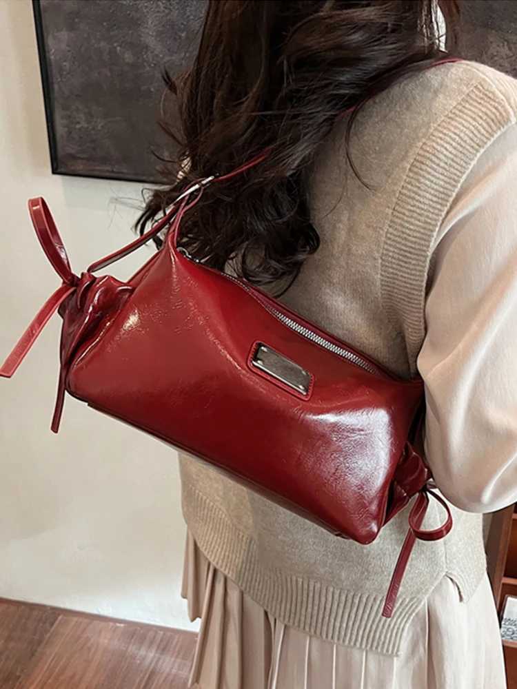 French womens red shoulder bag 2024 classic PU leather zipper design armrest bag womens commuting handbag Z250303