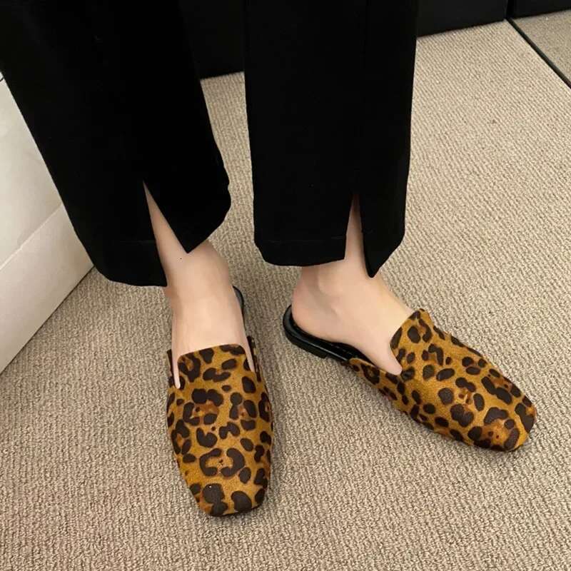 Women Flats Leopard Mules Shoes Spring 2025 Fad Sgback Slippers Designer New Flip ps Ladies Casual Walking atos Mujer