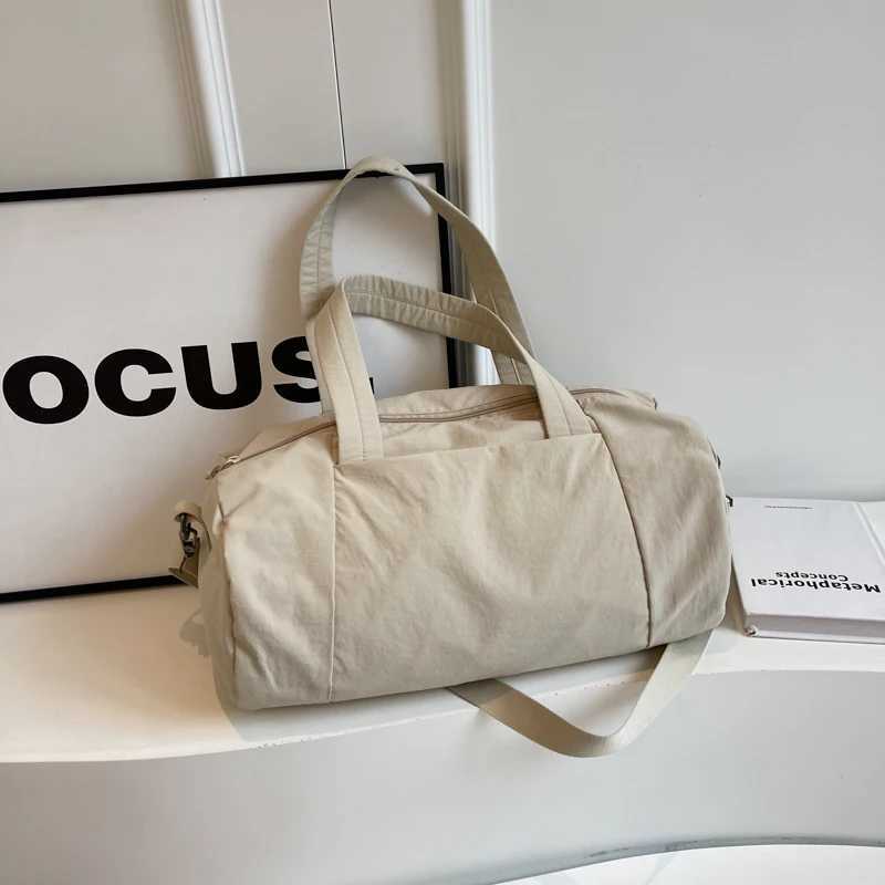 Weekender Bag for Men Women Adjustable Shoulder Strap Messenger Bag Nylon Solid Crossbody Bag for Travel Business Trips Sports Y250304
