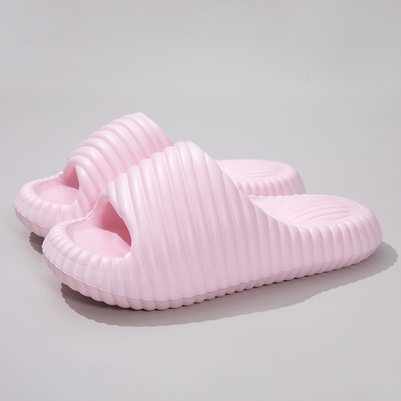 Men's straight drag 2025 new style, couple's soft thick bottom, summer outdoor air cushion, anti slip designer sandals