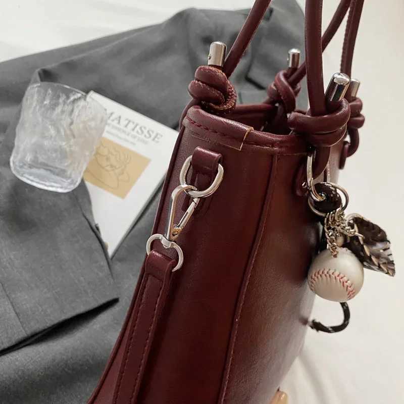 Zipper Solid Color PU Retro Shoulder Bag Trendy Versatile Hand-held Womens Niche Design Commuting Bucket Crossbody Bag Y250303