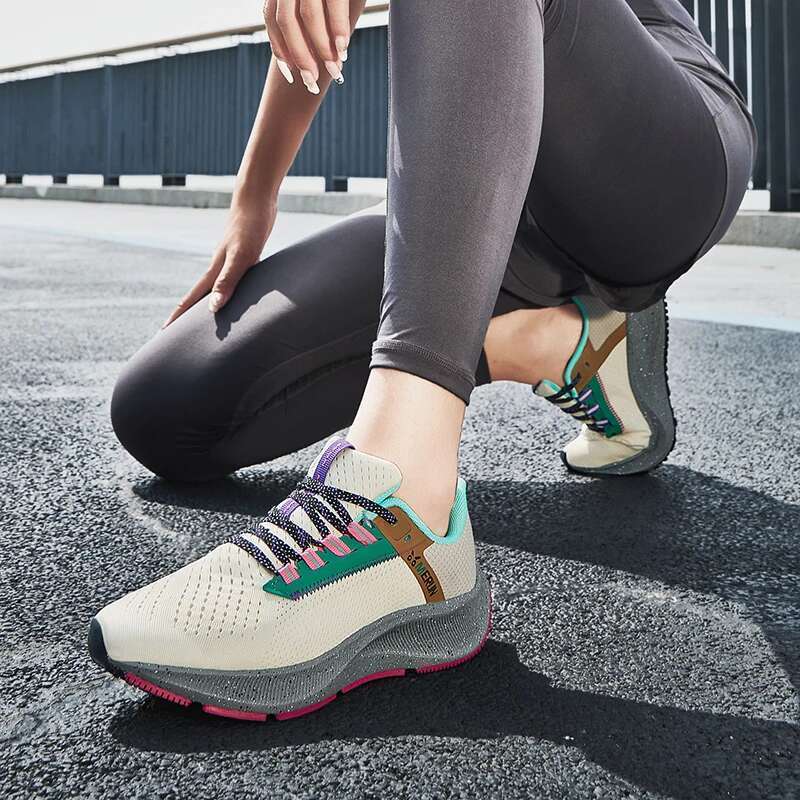 Fashionable versatile popular and comfortable sports shoes