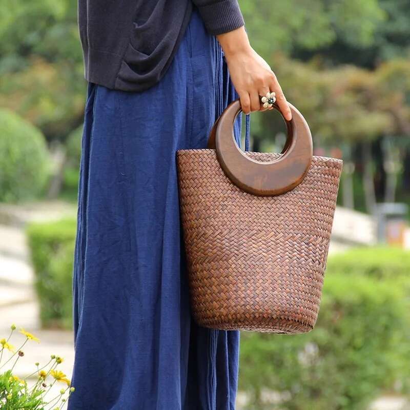 New Bucket Woven Women's Rattan Straw Bag Leisure Holiday Wooden Handle Handbag