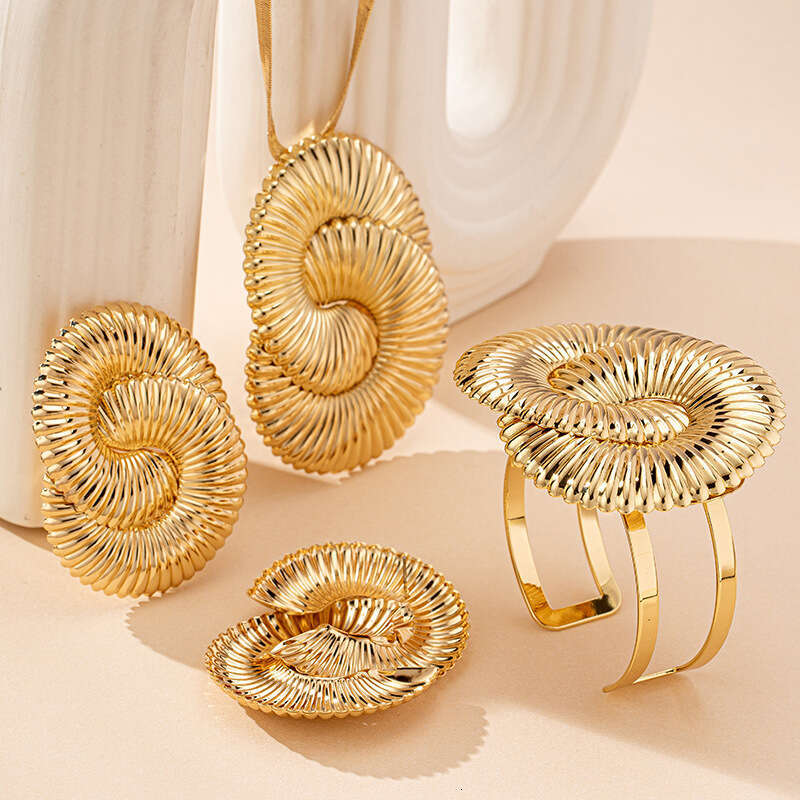 designer jewelry 3 fashionable and personalized exaggerated metal geometric circles twisted ripple women's earrings necklace jewelry set