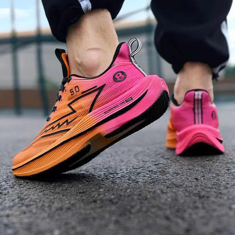 New Mens Carbon Plate Running Shoes Soft Cushion Shock Absorbing Sports Shoes Unisex Sneakers Light Anti-Slip Training Shoes Z250411