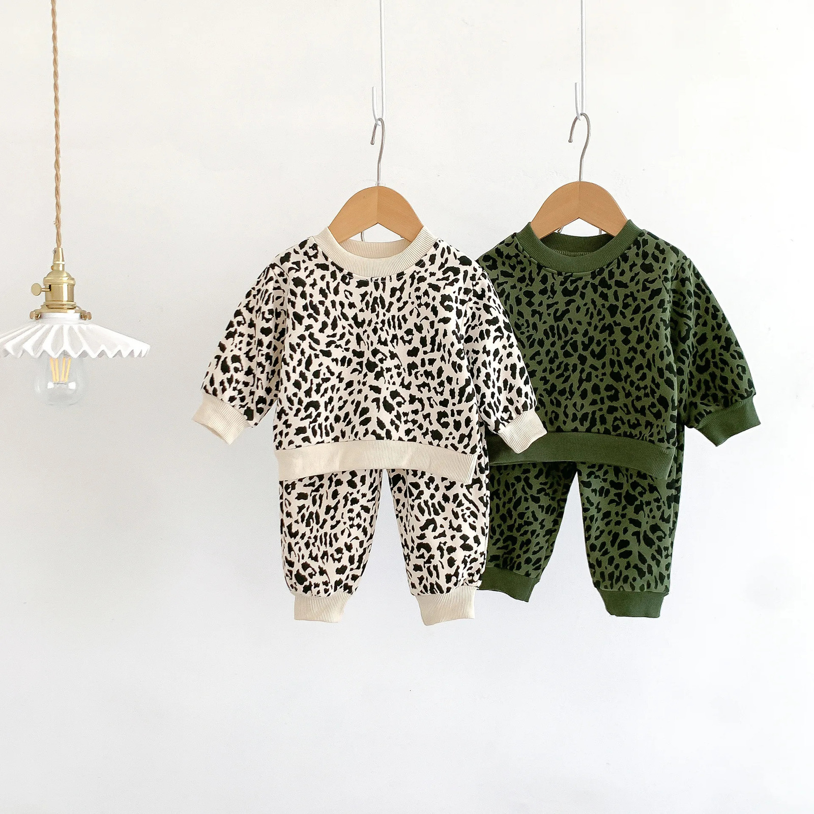Spring and autumn baby clothing super cute boy leopard print hoodie pure cotton long sleeved shirtpants 2 sets 3-36 months old 250304