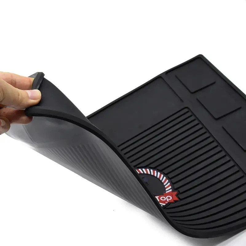 1pcs Barber Organizer Mat Salon Clippers Pad Flexible NonSlip Magnetic Silicone Cushion Tray Storage Heat Insulation Working Pad 250304