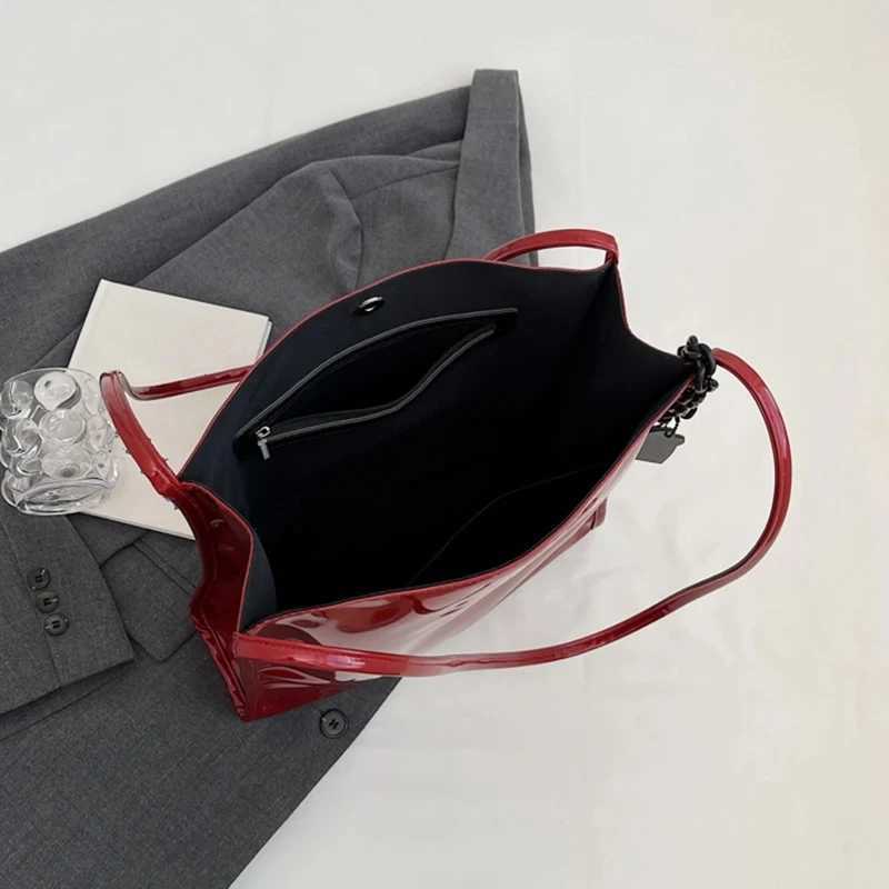 Red Patent Leather Large Capacity Tote Bag Classic Texture Shoulder Underarm Bag Lady 2024 Fall Winter New Fashion Commuter Pack Z250303