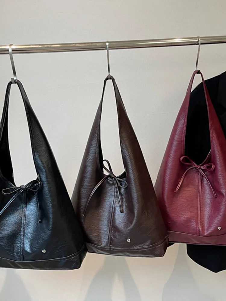 High-Grade Sense Red Shoulder Bags Women Solid Color Large Capacity Soft Leather Handbags Lady Fashion Underarm Bag Z250303