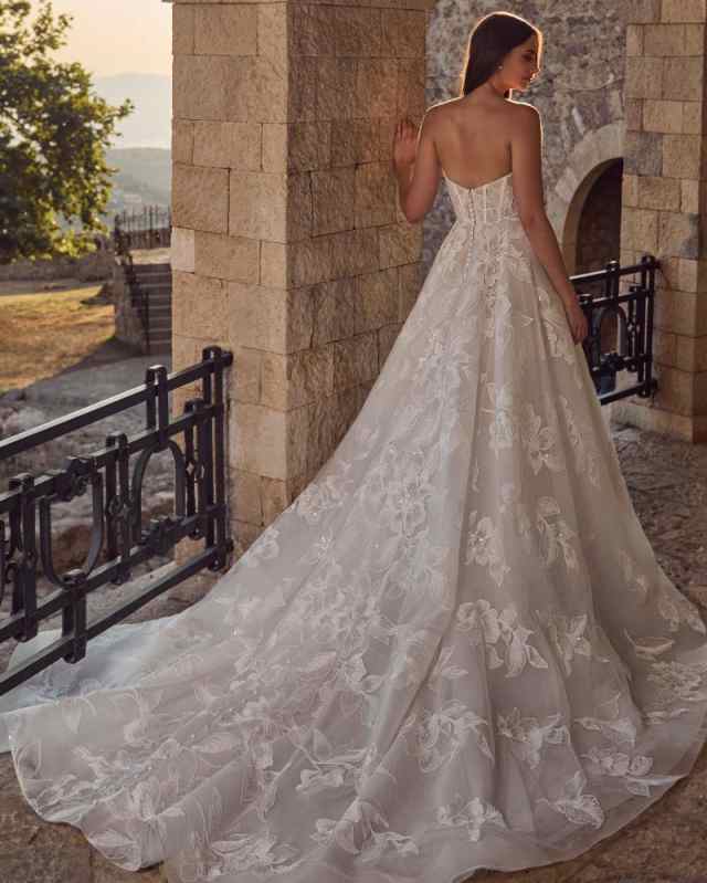 2025 New Fashion Graceful A Line Wedding Dresses With Strapless Lace Appliques Beads Lace Bling Sequins Bridal Gowns Special Occasion Sweep Train Vest