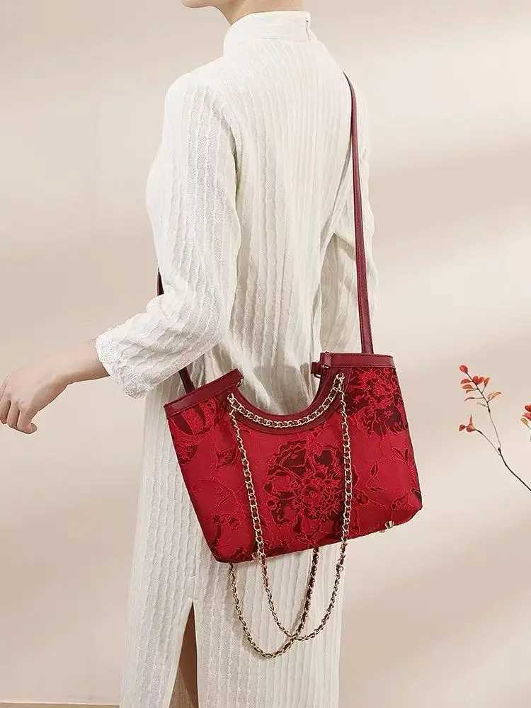 Large capacity bridal wedding bag fashionable embroidery casual handbag sexy red womens handbag high-quality shoulder messenger bag Z250303