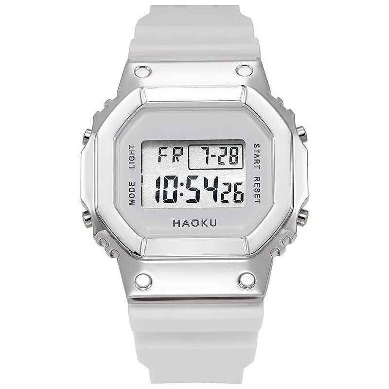 2022 New Sports Digital Square Luminous Dial Casual Fashion Clock Outdoor Rubber Str Fashionable for Men BraceletXJ250304