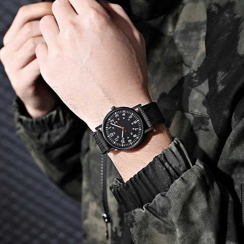 Luxury Design Mens Luminous Hand Wind Alloy Mens Winner Exquisite Compact Wrist Men Mens WatchesXJ250304